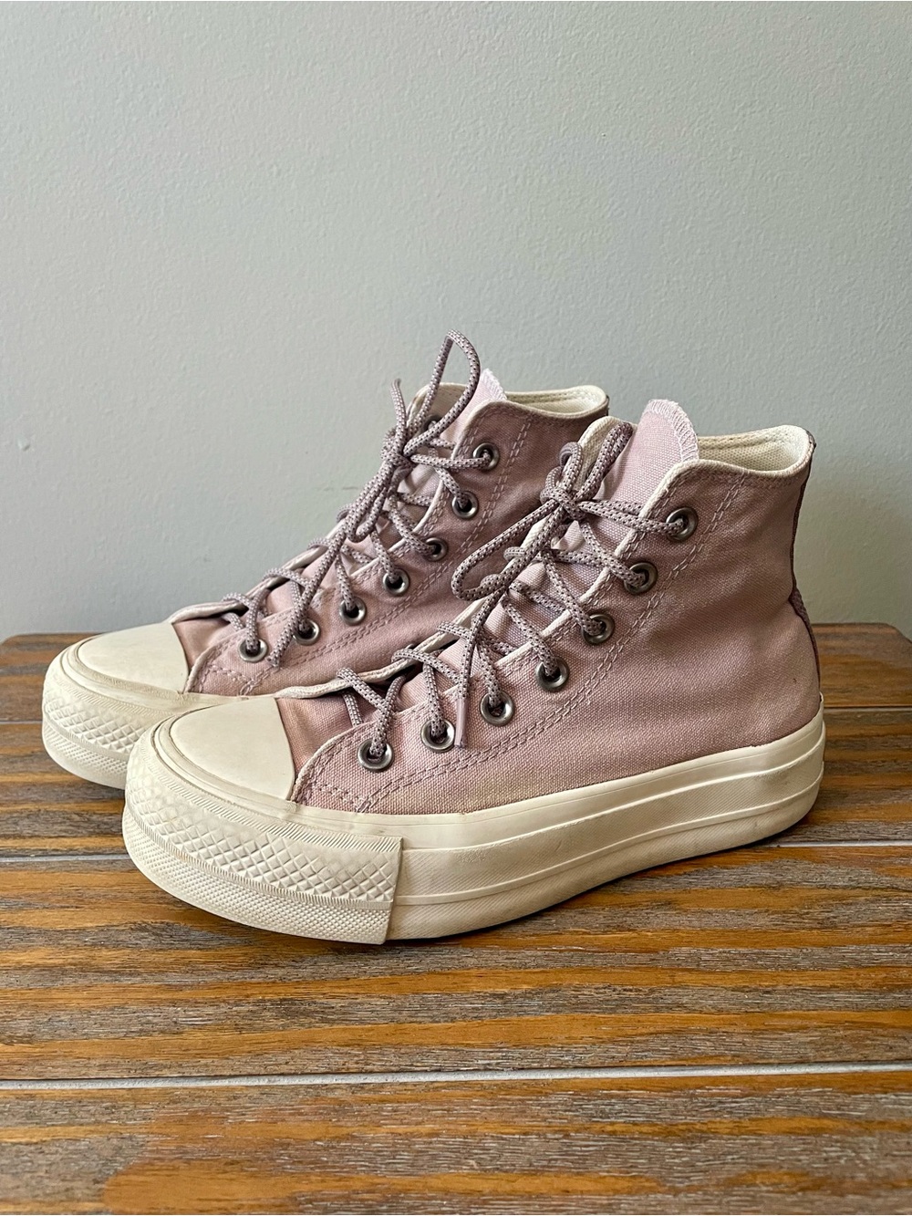 Converse Chuck Taylor All Star Lift Platform shoes, women’s 5.5 lilac purple